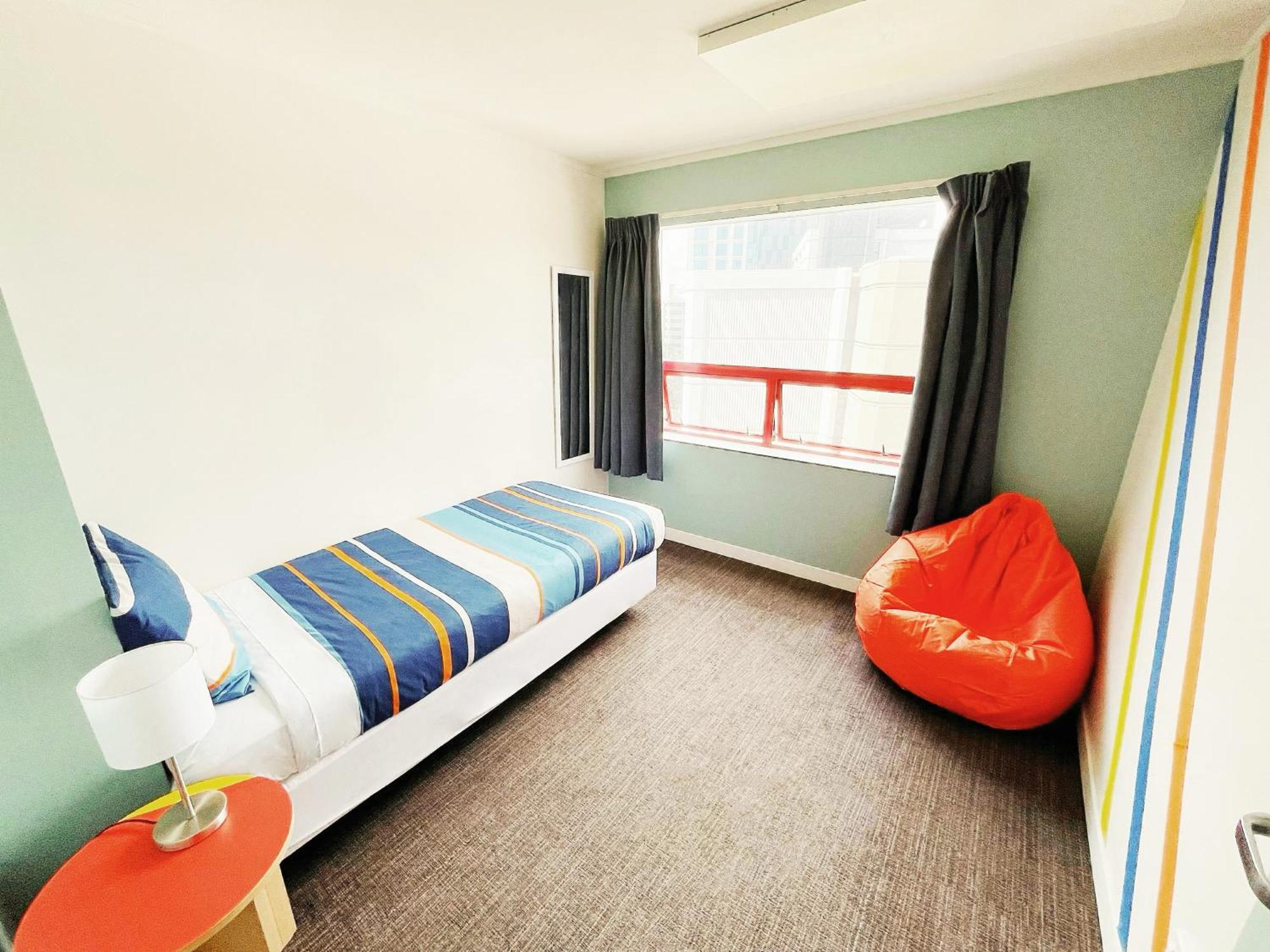 United Auckland Hostel Exterior photo