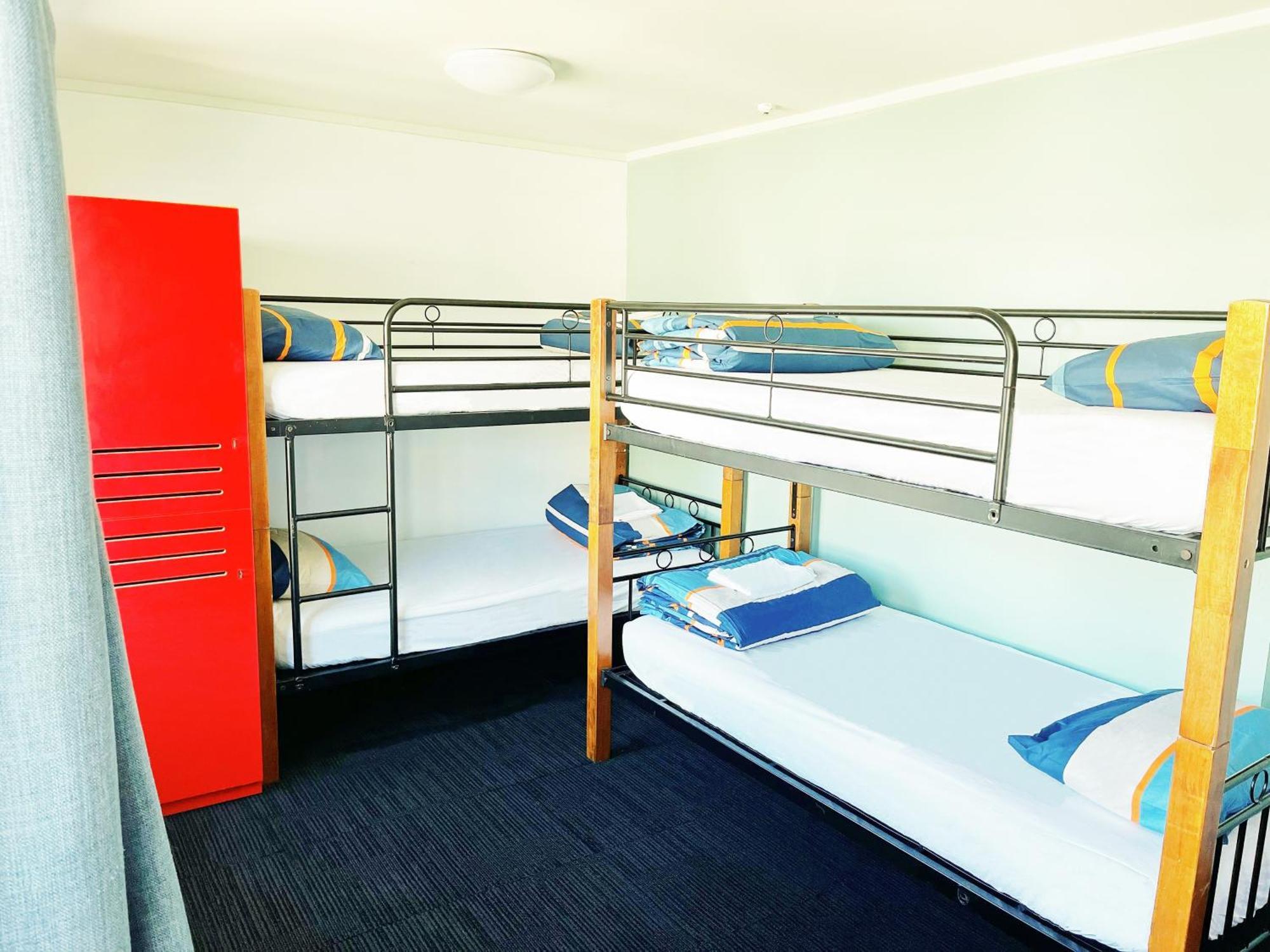 United Auckland Hostel Exterior photo