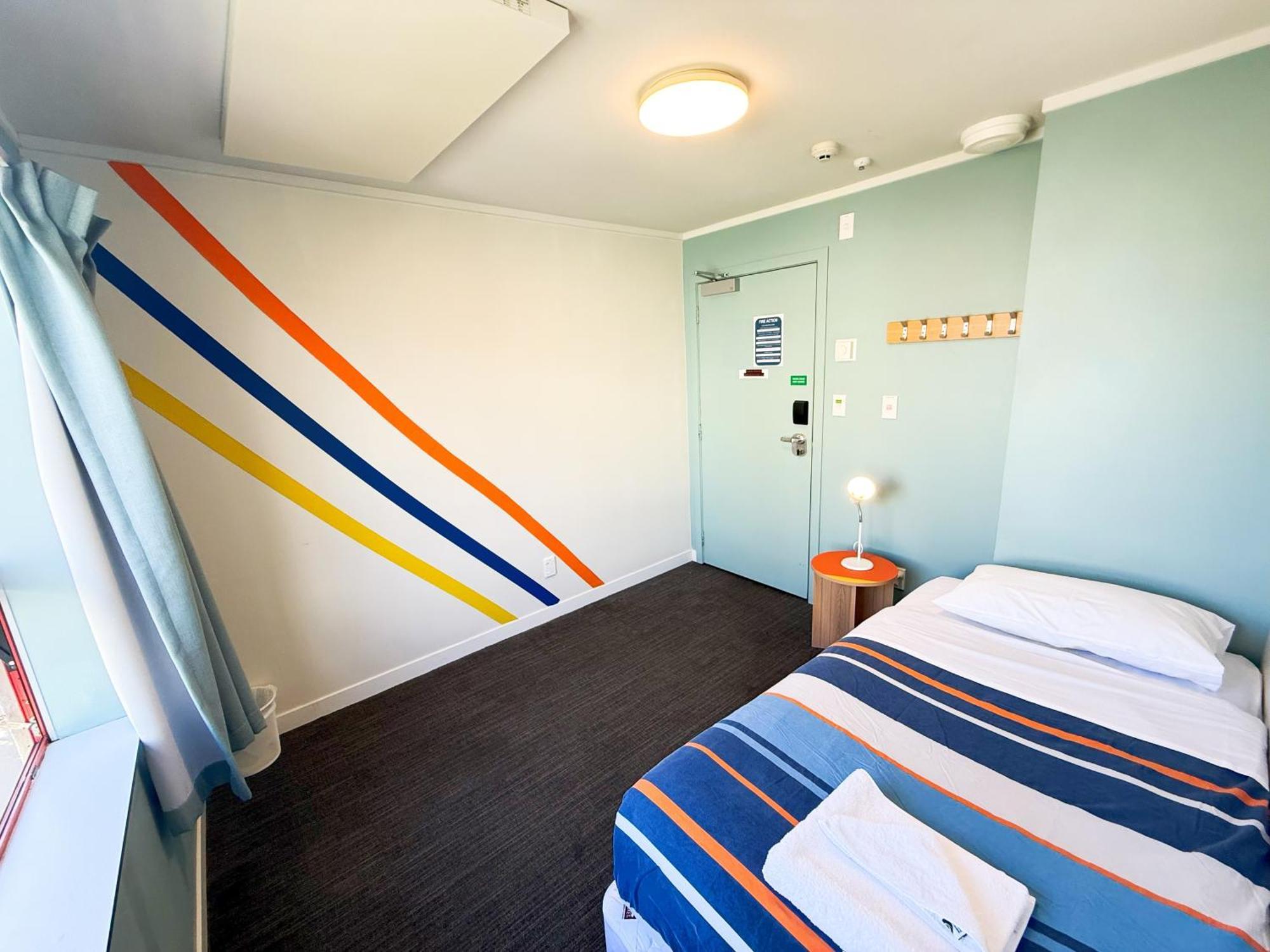 United Auckland Hostel Exterior photo