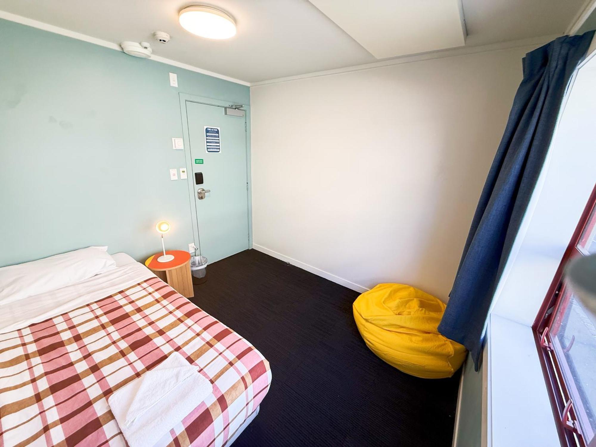 United Auckland Hostel Exterior photo