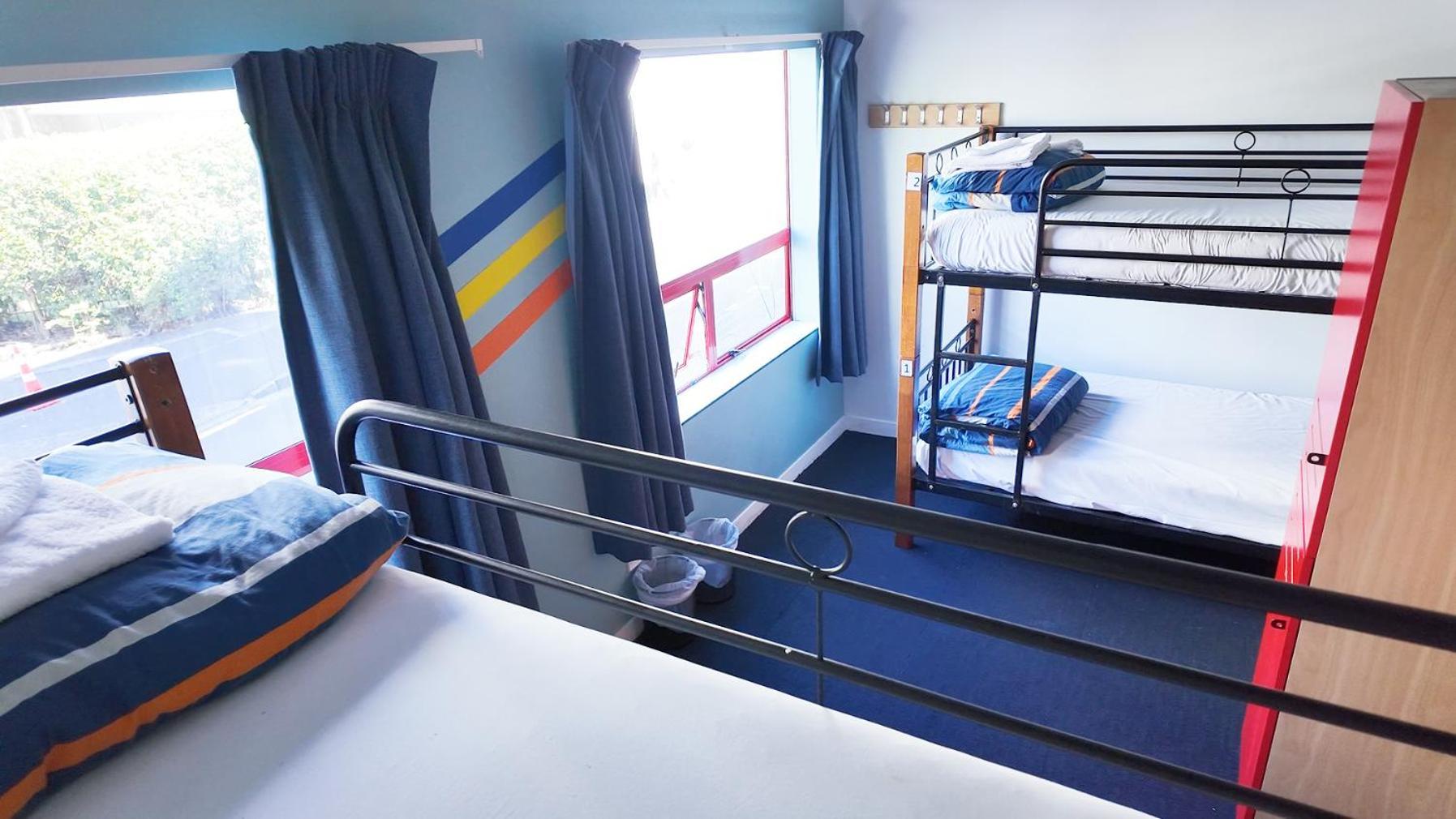 United Auckland Hostel Room photo